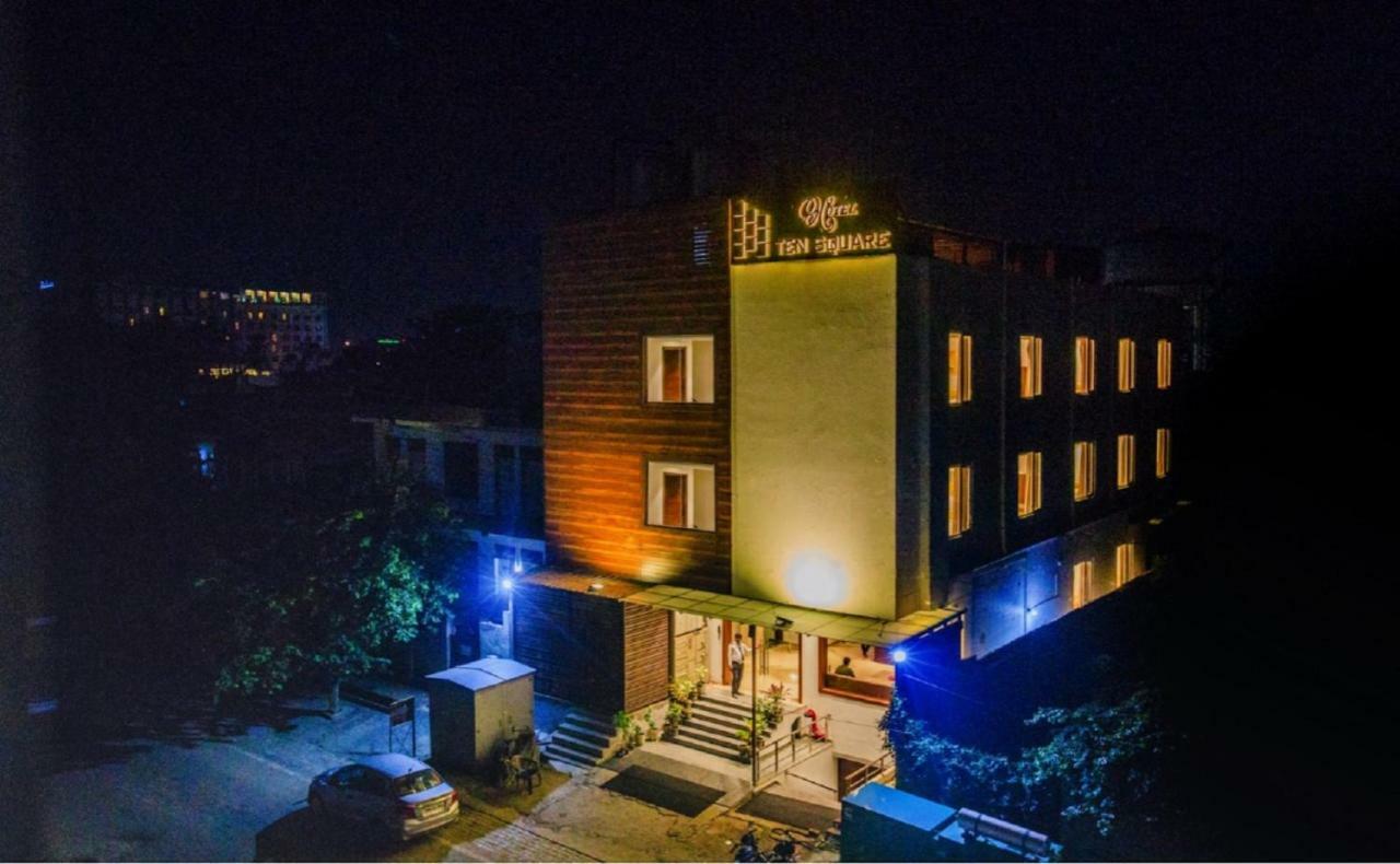 Nhà mặt đất 400 m² 21 phòng ngủ, 21 phòng tắm riêng ở Tajganj Agra  Ngoại thất bức ảnh