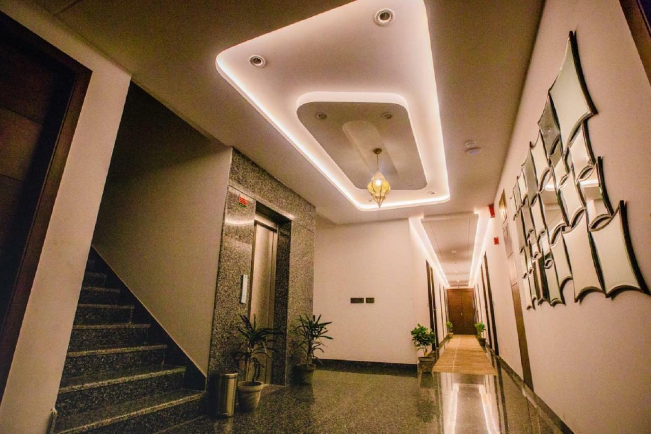 Nhà mặt đất 400 m² 21 phòng ngủ, 21 phòng tắm riêng ở Tajganj Agra  Ngoại thất bức ảnh