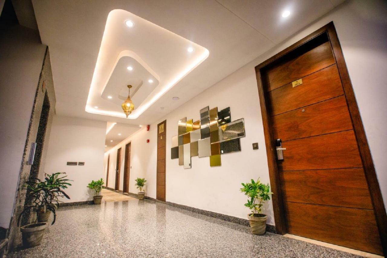 Nhà mặt đất 400 m² 21 phòng ngủ, 21 phòng tắm riêng ở Tajganj Agra  Ngoại thất bức ảnh
