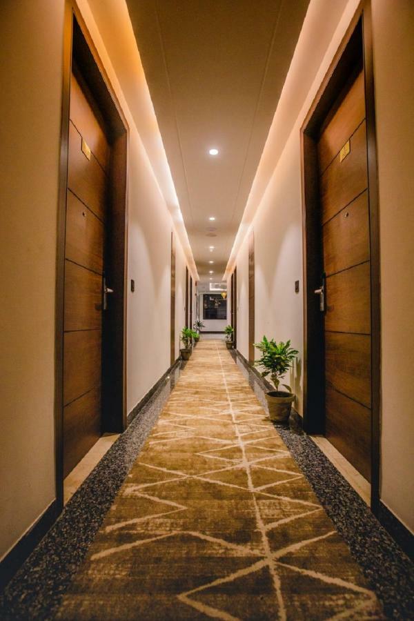 Nhà mặt đất 400 m² 21 phòng ngủ, 21 phòng tắm riêng ở Tajganj Agra  Ngoại thất bức ảnh