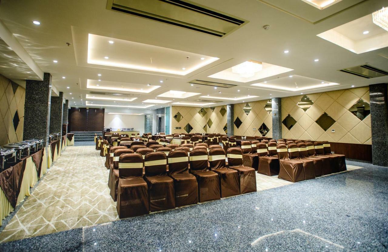 Nhà mặt đất 400 m² 21 phòng ngủ, 21 phòng tắm riêng ở Tajganj Agra  Ngoại thất bức ảnh