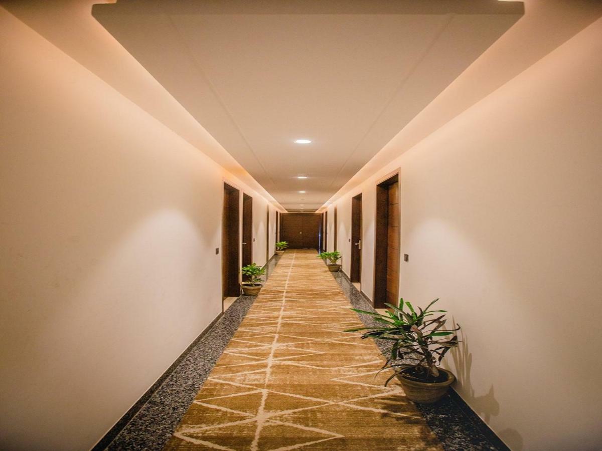 Nhà mặt đất 400 m² 21 phòng ngủ, 21 phòng tắm riêng ở Tajganj Agra  Ngoại thất bức ảnh