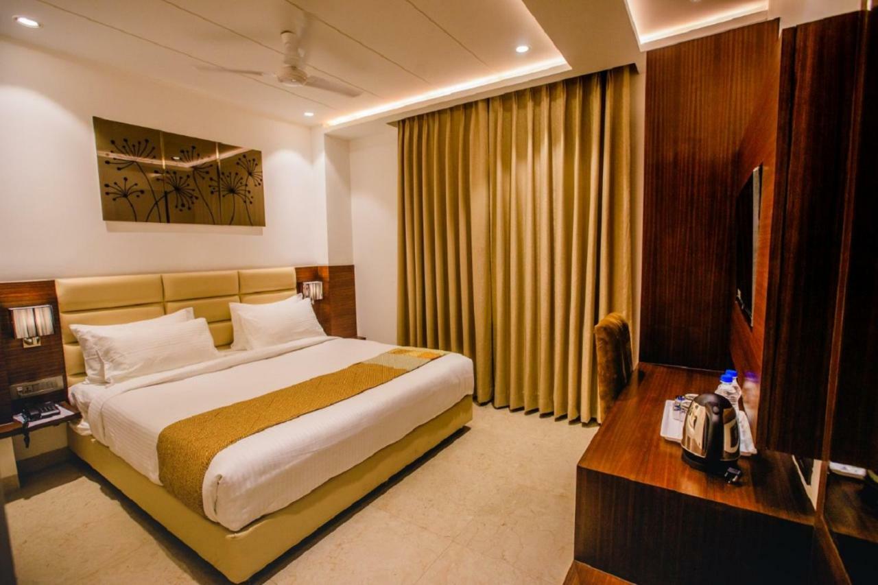 Nhà mặt đất 400 m² 21 phòng ngủ, 21 phòng tắm riêng ở Tajganj Agra  Ngoại thất bức ảnh