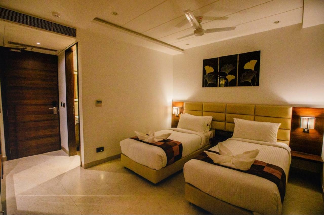 Nhà mặt đất 400 m² 21 phòng ngủ, 21 phòng tắm riêng ở Tajganj Agra  Ngoại thất bức ảnh