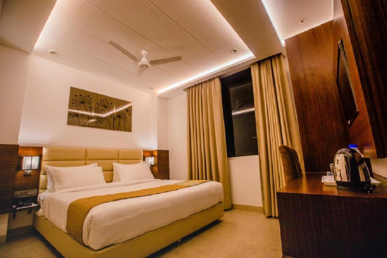 Nhà mặt đất 400 m² 21 phòng ngủ, 21 phòng tắm riêng ở Tajganj Agra  Ngoại thất bức ảnh