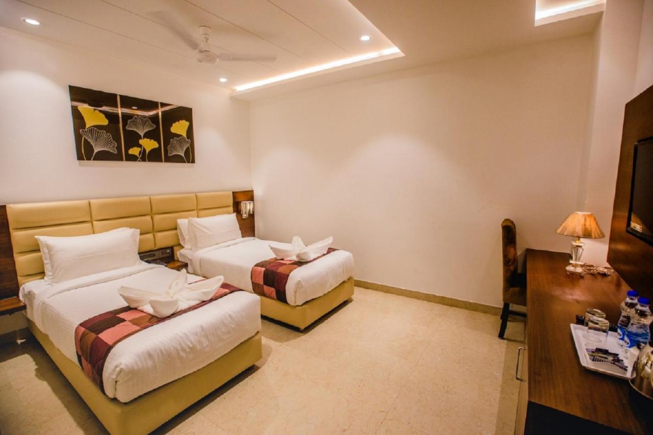 Nhà mặt đất 400 m² 21 phòng ngủ, 21 phòng tắm riêng ở Tajganj Agra  Ngoại thất bức ảnh