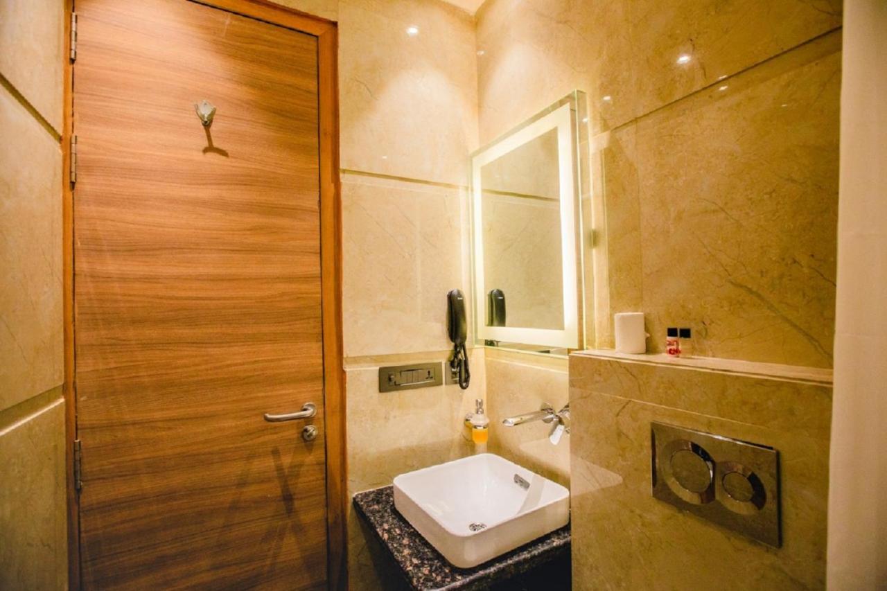 Nhà mặt đất 400 m² 21 phòng ngủ, 21 phòng tắm riêng ở Tajganj Agra  Ngoại thất bức ảnh